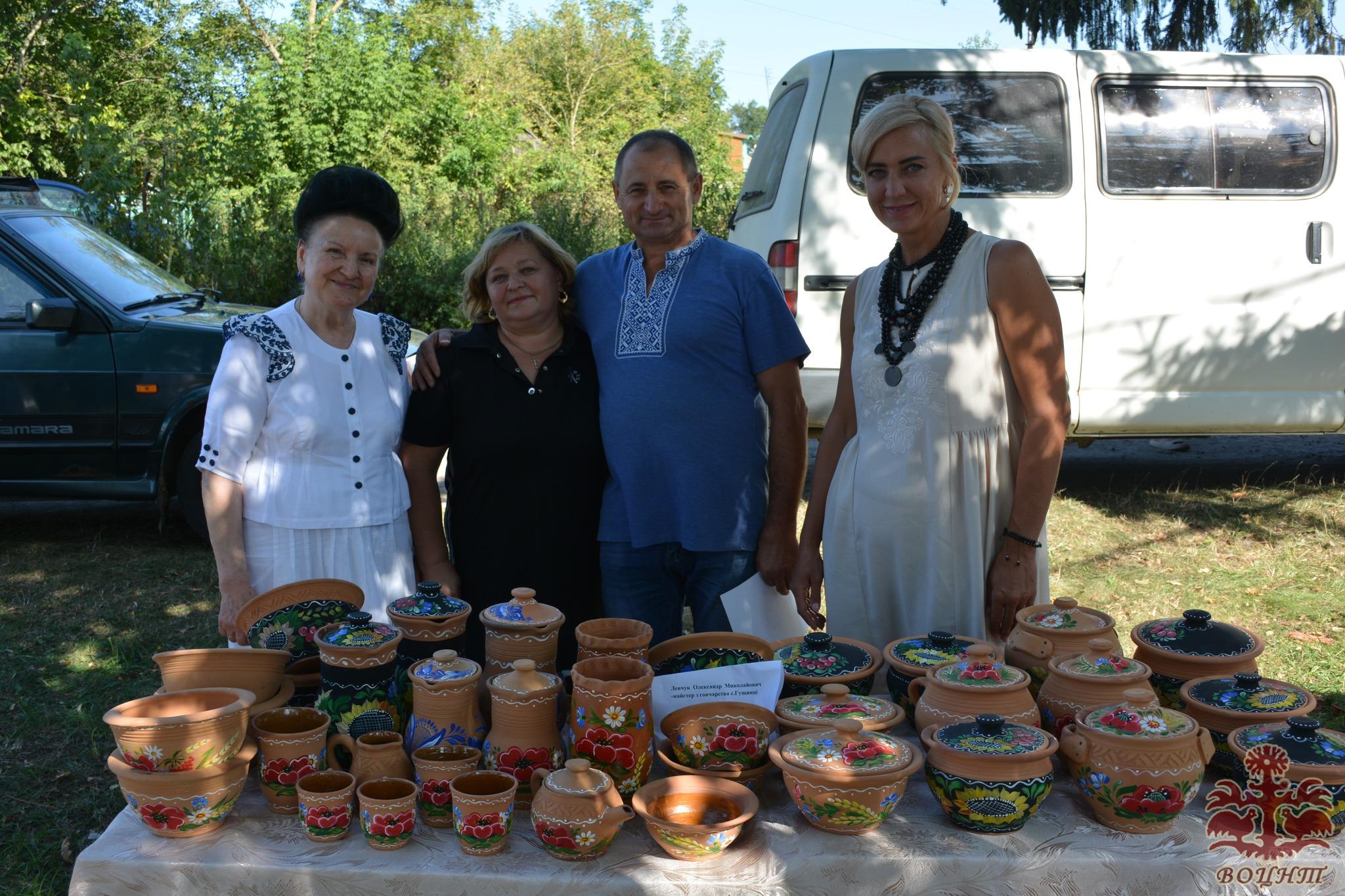В селі Мирне Калинівської міської територіальної громади відбулося народне свято по збереженню та популяризації елемента нематеріальної культурної спадщини «Дідух. Технологія виплітання»