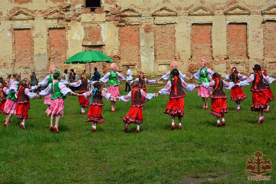 Обласний молодіжний етнофестиваль «Калинові мости»