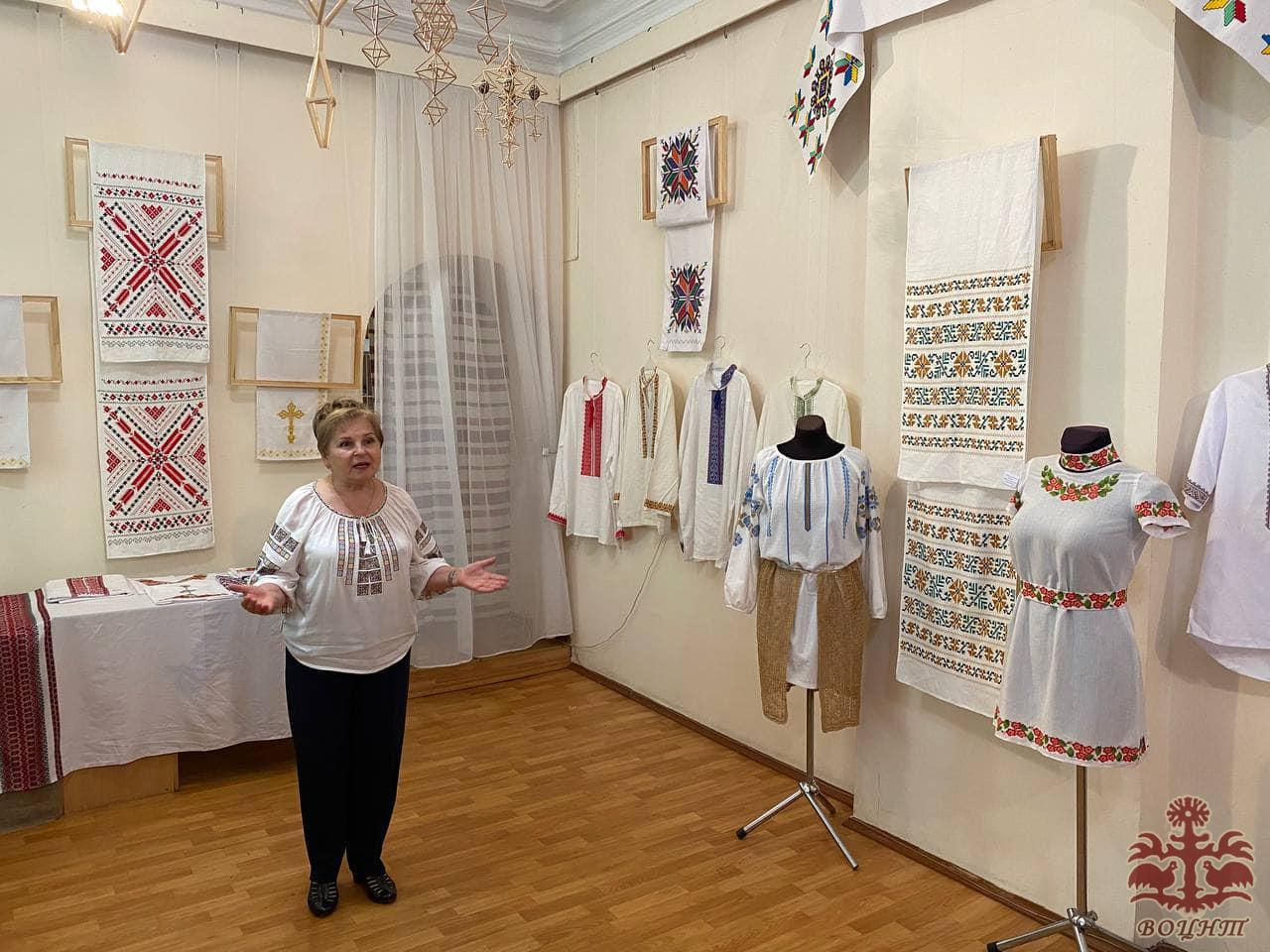 Презентація виставки-звіту народного аматорського колективу подільської вишивки «Солов’їні вічка» Ямпільського міського музею образотворчого мистецтва