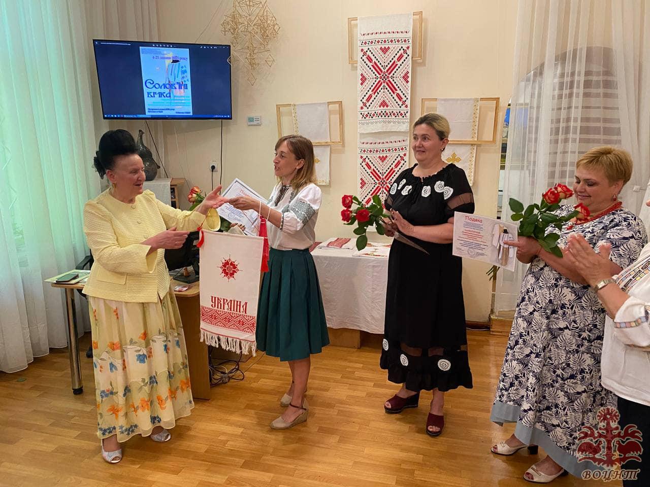 Презентація виставки-звіту народного аматорського колективу подільської вишивки «Солов’їні вічка» Ямпільського міського музею образотворчого мистецтва
