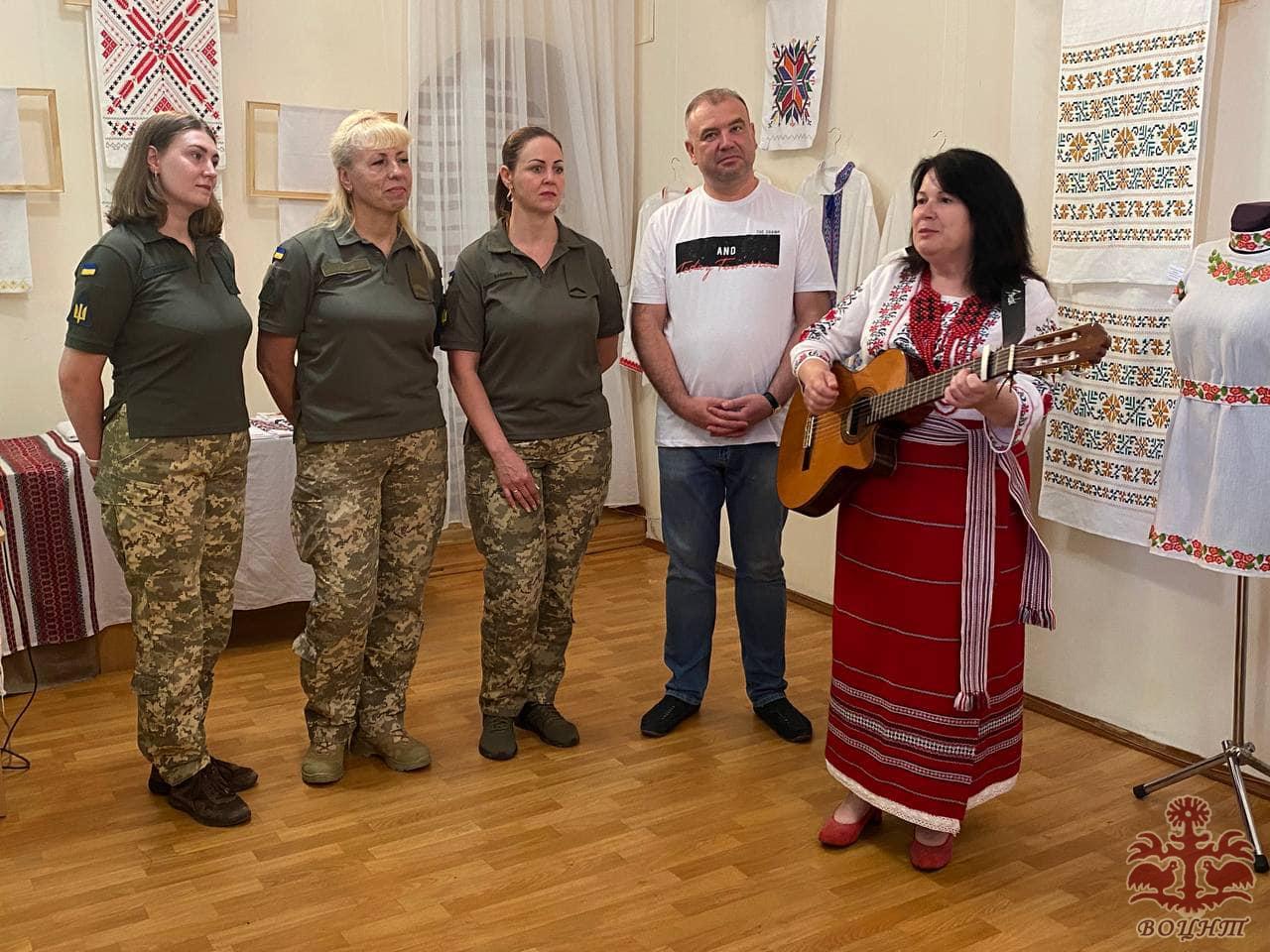 Презентація виставки-звіту народного аматорського колективу подільської вишивки «Солов’їні вічка» Ямпільського міського музею образотворчого мистецтва