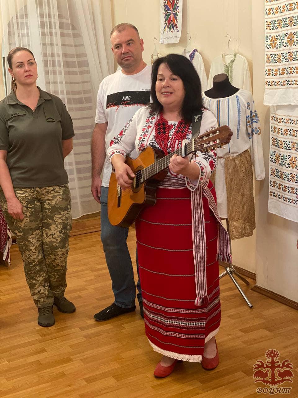 Презентація виставки-звіту народного аматорського колективу подільської вишивки «Солов’їні вічка» Ямпільського міського музею образотворчого мистецтва