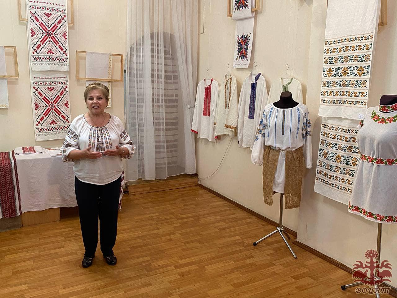 Презентація виставки-звіту народного аматорського колективу подільської вишивки «Солов’їні вічка» Ямпільського міського музею образотворчого мистецтва