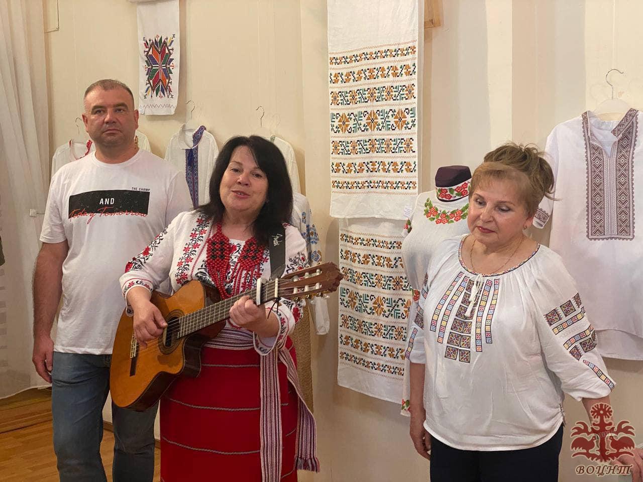 Презентація виставки-звіту народного аматорського колективу подільської вишивки «Солов’їні вічка» Ямпільського міського музею образотворчого мистецтва