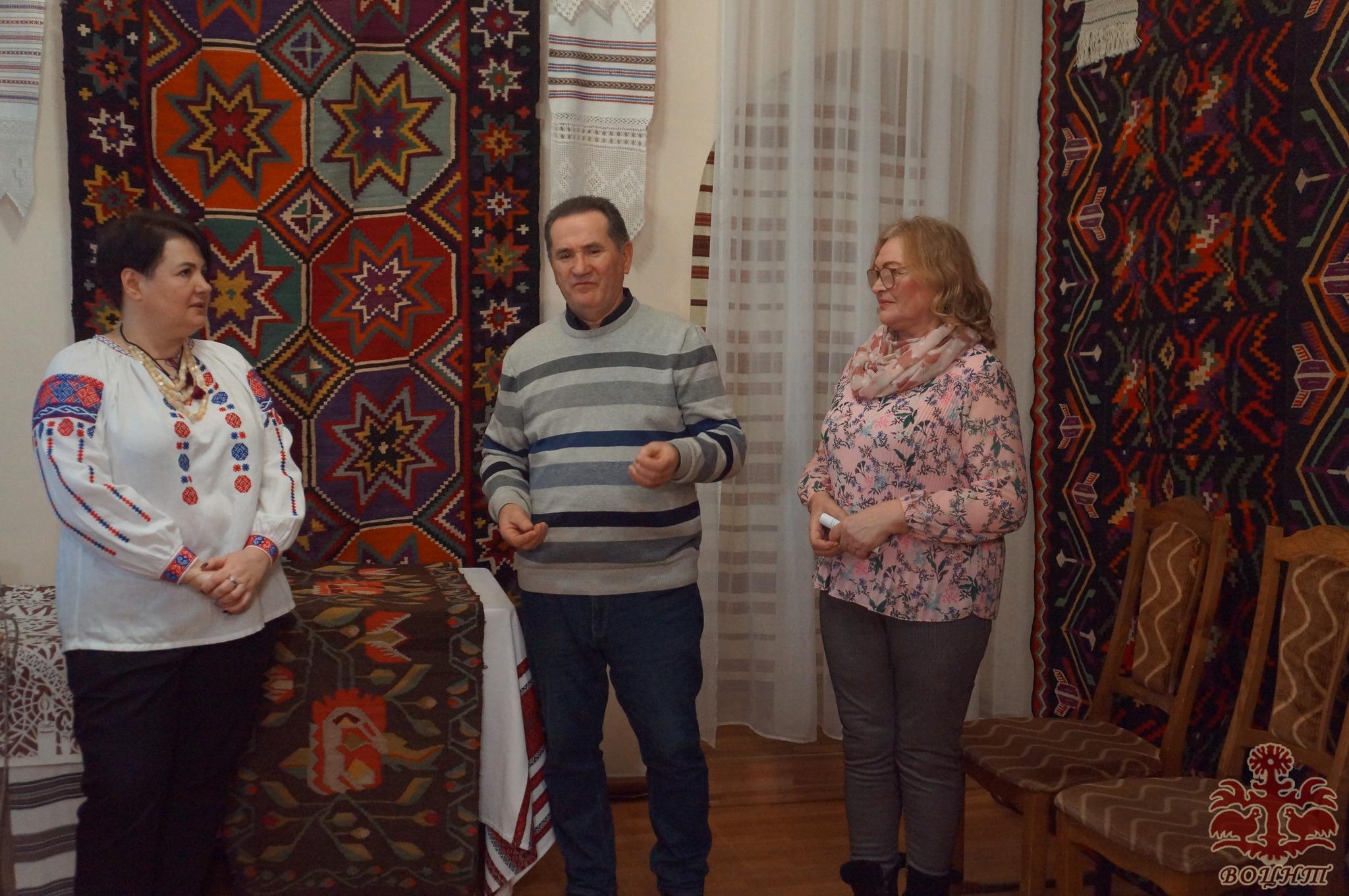 Виставка ткацтва та килимарства «У тканих оберегах – традиції Буші»