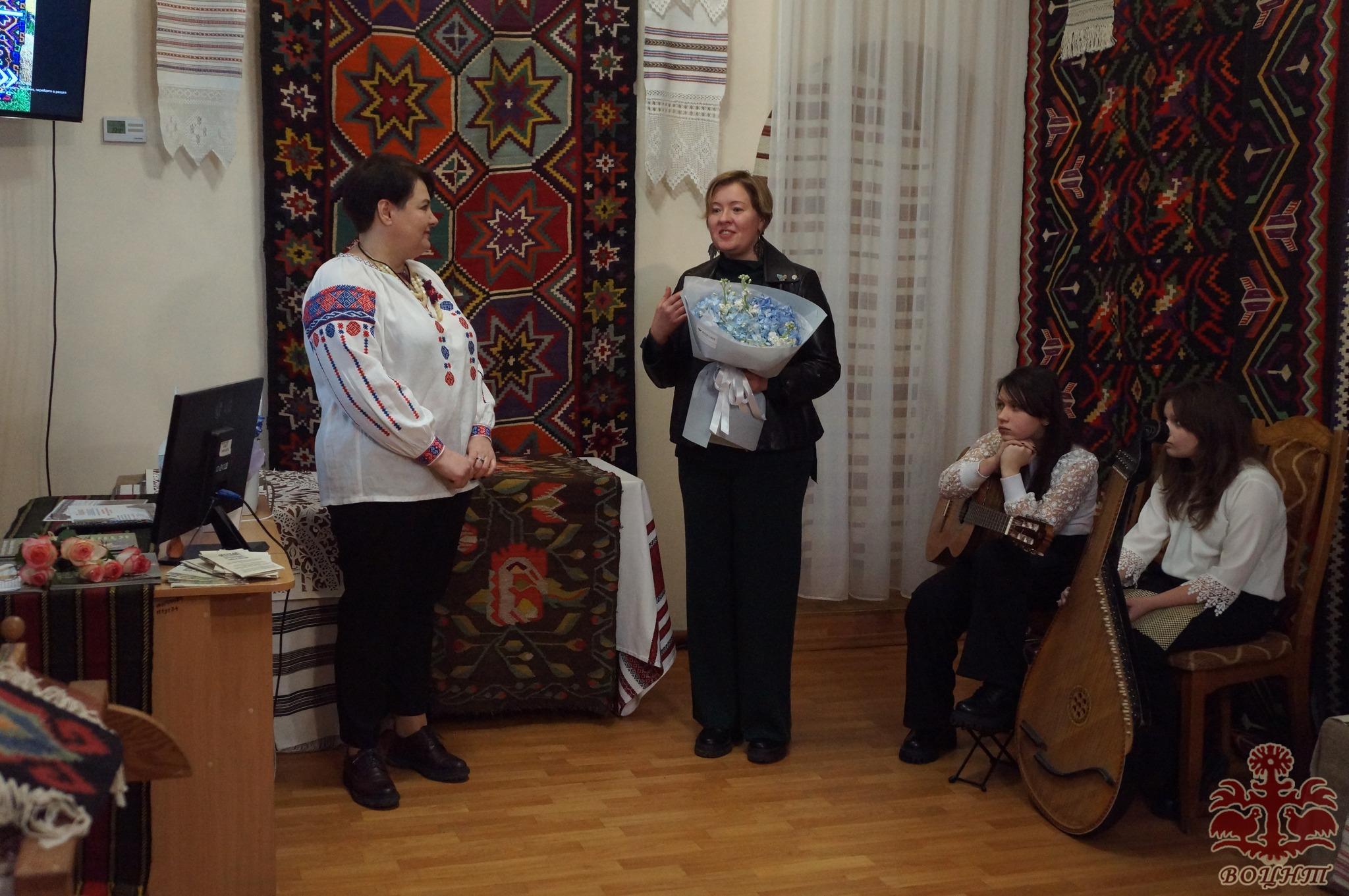Виставка ткацтва та килимарства «У тканих оберегах – традиції Буші»