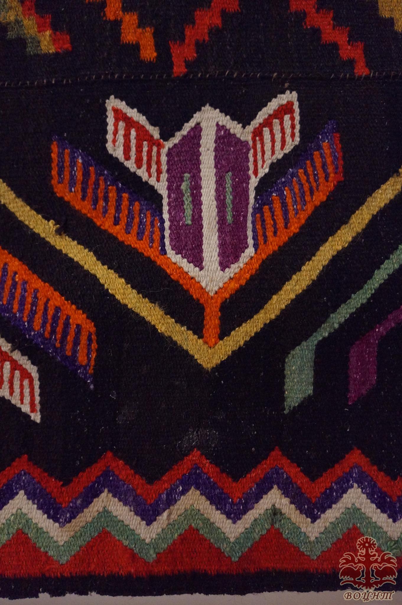 Виставка ткацтва та килимарства «У тканих оберегах – традиції Буші»